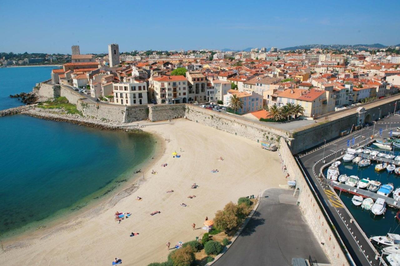De L'étoile Hotel 3*